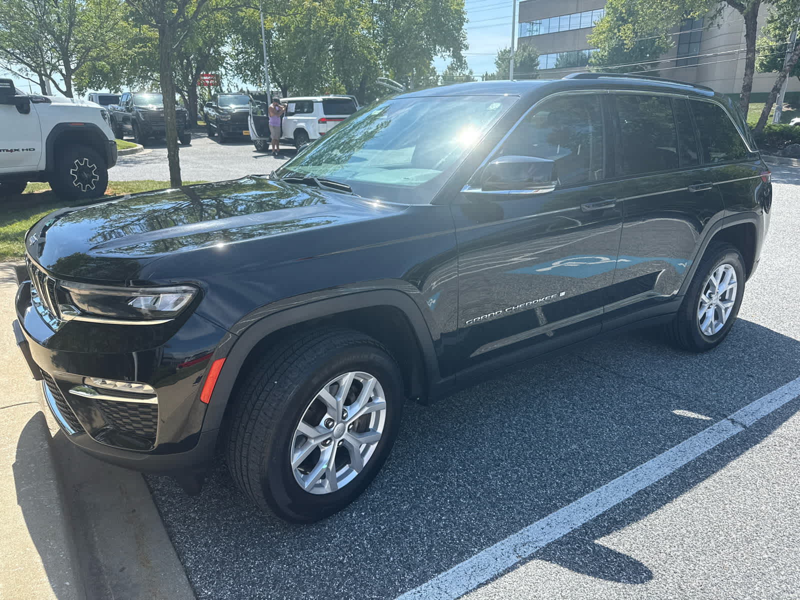 jeep grand cherokee 2023 1C4RJHBGXPC575325 image jeep grand cherokee 2023 1C4RJHBGXPC575325 image